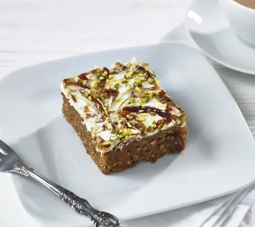 [HOP690167] VEGAN CRAZY CARROT TRAYBAKE